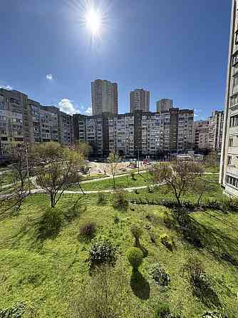 Продаж 3к 70м2 вул Драгоманова 22 м Позняки 5 хв Киев