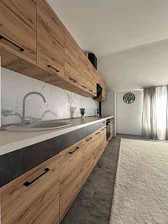 2 кімнатна квартира з ремонтом, меблями, паркомісцем та коморою Одеса