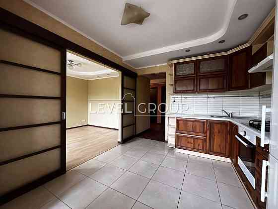 ВЕЛИКА 3кім 82м2 вул. Мукачівська. В теплому будинку. Цегла. Пріорка Київ