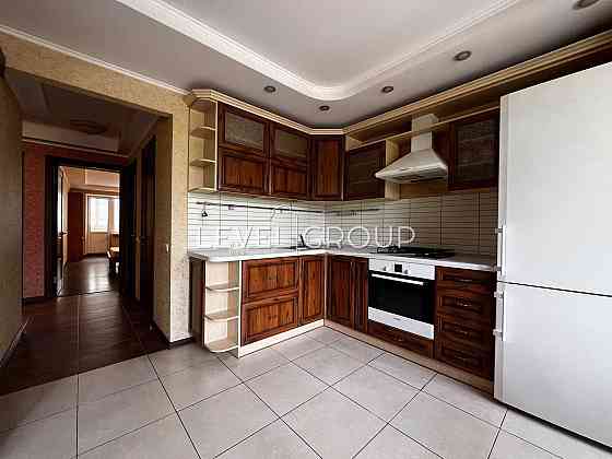 ВЕЛИКА 3кім 82м2 вул. Мукачівська. В теплому будинку. Цегла. Пріорка Київ