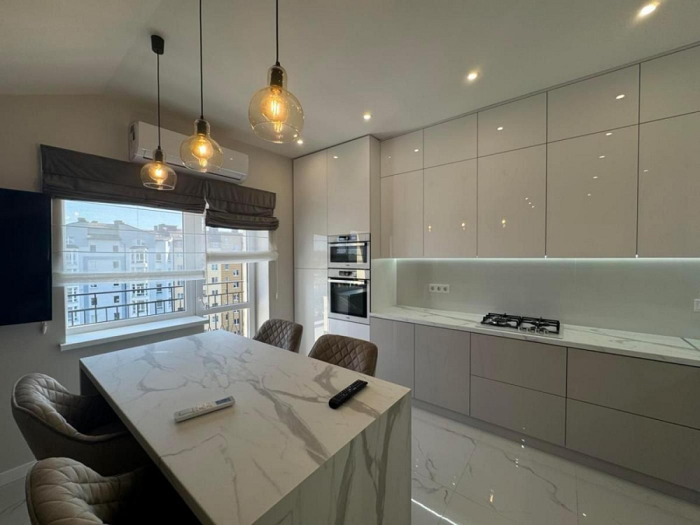 Продається трикімнатна квартира в Центрі міста вул. Січових Стрільців Ивано-Франковск - изображение 2