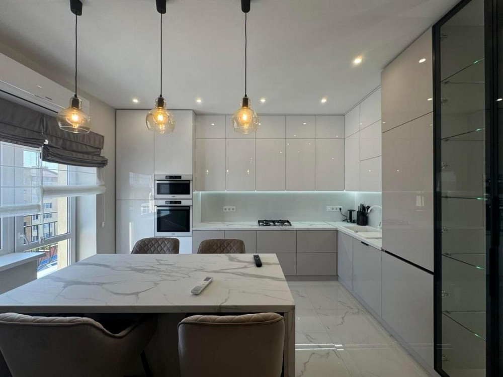 Продається трикімнатна квартира в Центрі міста вул. Січових Стрільців Ивано-Франковск - изображение 1