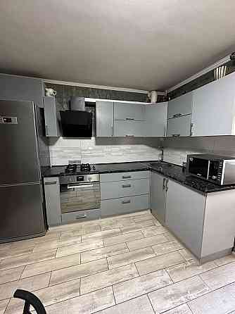 Двокімнатна з ремонтом у центрі міста! Три балкони! 75 м2. Мін.податки Ирпень