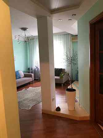 Продам трехкомнатную квартиру-студию на Малом рынке Запорожье