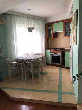 Продам трехкомнатную квартиру-студию на Малом рынке Запорожье