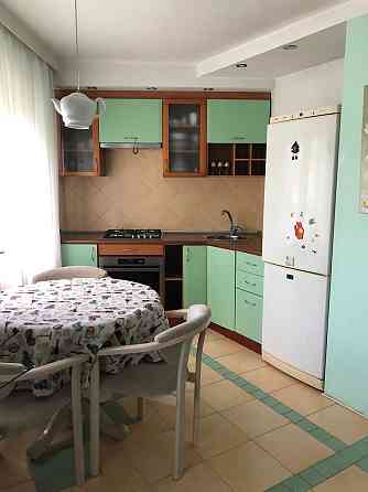 Продам трехкомнатную квартиру-студию на Малом рынке Запорожье