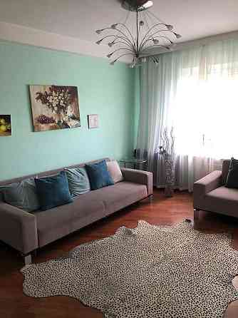 Продам трехкомнатную квартиру-студию на Малом рынке Запорожье