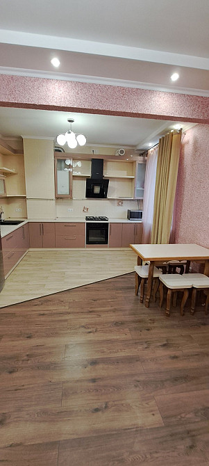 Продаж 2х кім. сталінки, вул.Костенко б.4 , 97 квартал Кривий Ріг - зображення 1