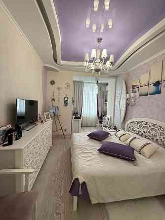 Продам большую красивую двухкомнатную на Таирова Одеса