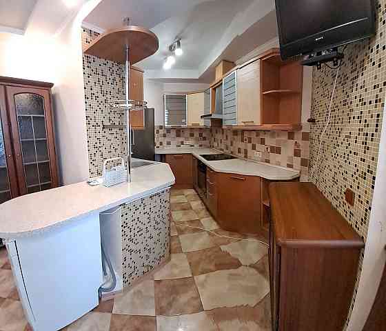 Здам 3 к.кв. вул.Грушевського буд.11 здається вперше р-н Парку Бровары