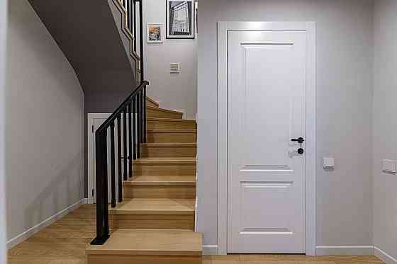 Оренда сучасної 2-х рівневої квартири із 3 спальнями, вул.Угорська 12 Львов