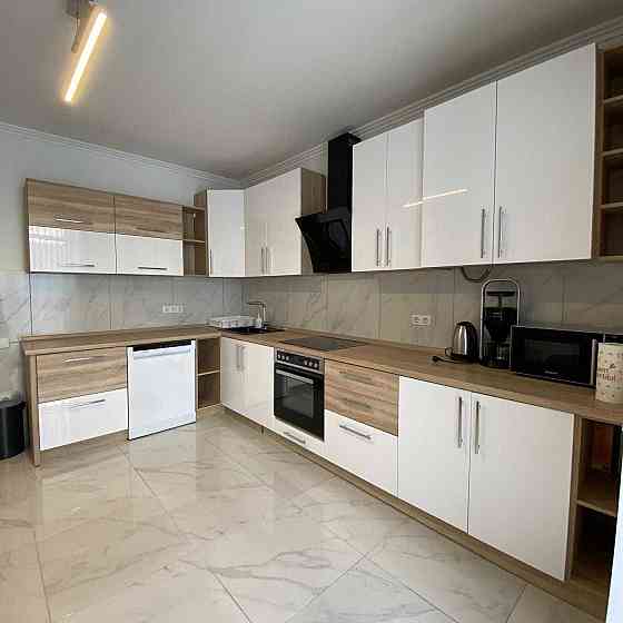 Оренда 2-к квартири 77м2 поруч Шевченка (+прибирання раз на місяць) Львов