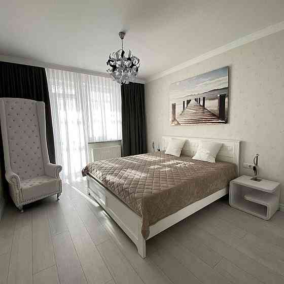 Оренда 2-к квартири 77м2 поруч Шевченка (+прибирання раз на місяць) Львов