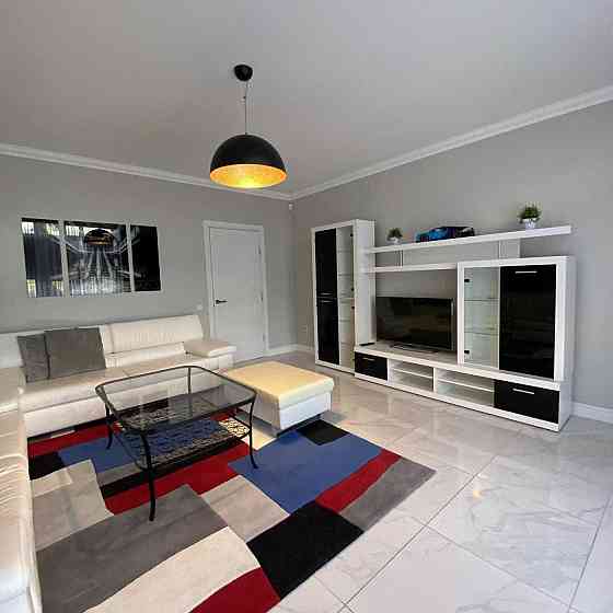 Оренда 2-к квартири 77м2 поруч Шевченка (+прибирання раз на місяць) Львов