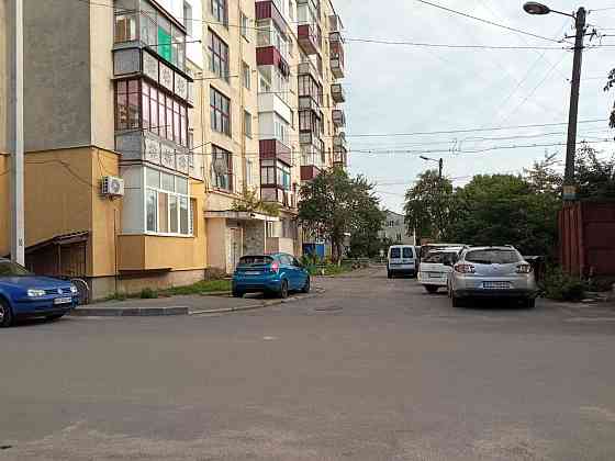 Продається 2 - х кімнатна квартира у центрі міста(біля льонокомбінату) Шепетівка