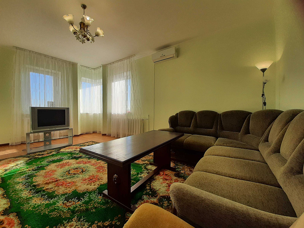 Затишна 2-кімнатна квартира з мансардою, вул Котельникова 31. Власник Київ - зображення 1