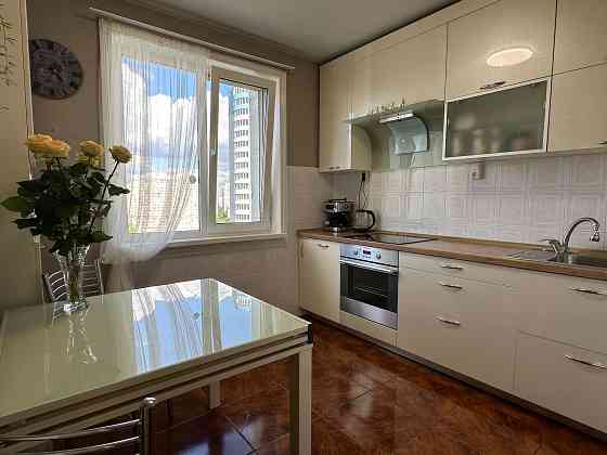 Без %. Продаж 3к. квартири 77 м2. вулиця Здолбунівська 11-А. Позняки Київ