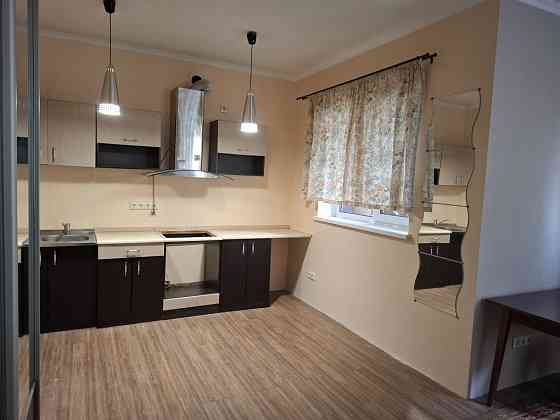 Ворзель, вул. Кленова. Квартира в цоколі Ворзель