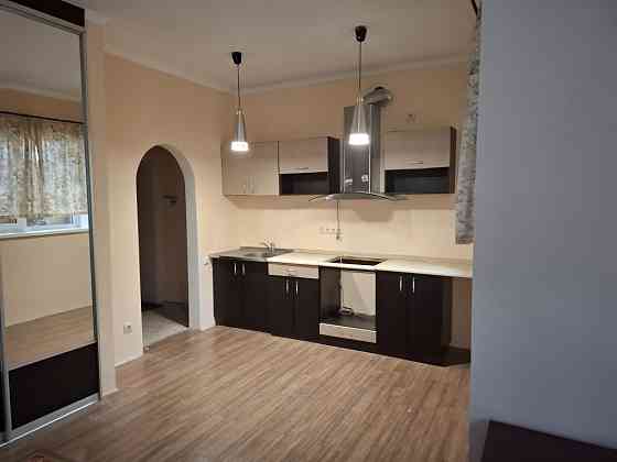 Ворзель, вул. Кленова. Квартира в цоколі Ворзель