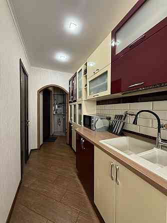 Продаж трьохкімнатної квартири в центрі міста. Васильківське