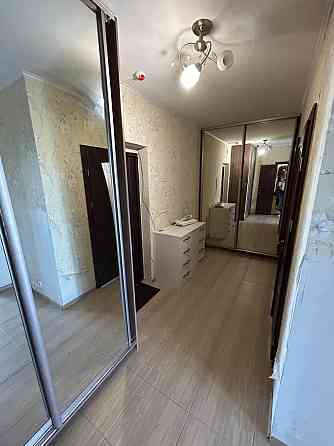 Сдам 1-но.ком.кв. метро Черниговская .Юрия Поправки 4/39А Київ