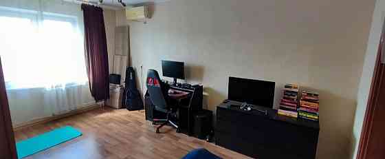 1 к.кв . Ул . Урловская 38, м. Осокорки 17 мин пешком Київ