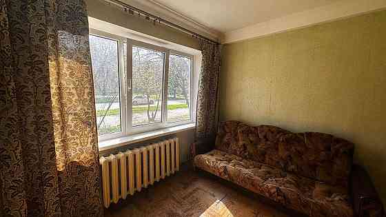 Продам 2-х комнатную квартиру район 7 школы. Запорожье