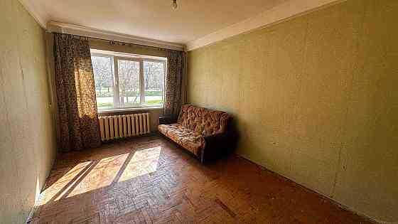 Продам 2-х комнатную квартиру район 7 школы. Запорожье