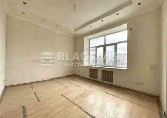 Продам квартиру Костьольна,6   69 кв.   ст.М"МайданНезалежності"-1 хв. Київ