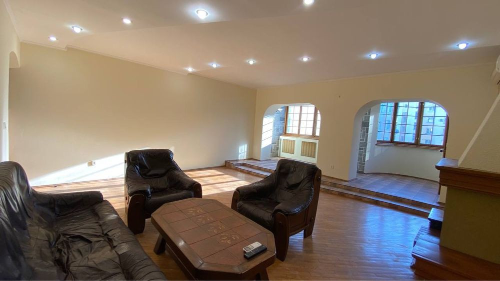 Простора 4-кімнатна квартира в центрі міста — ідеальна для родини! Ивано-Франковск - изображение 1