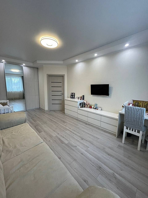 Простора 1-кімнатна квартира в новобудові, район Ювілейний (Стоград] Ровно - изображение 5