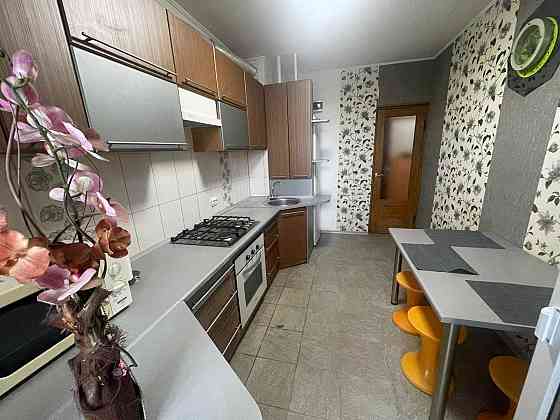 ПРОДАЄТЬСЯ 3-к простора квартира з ремонтом та меблями. Ровно