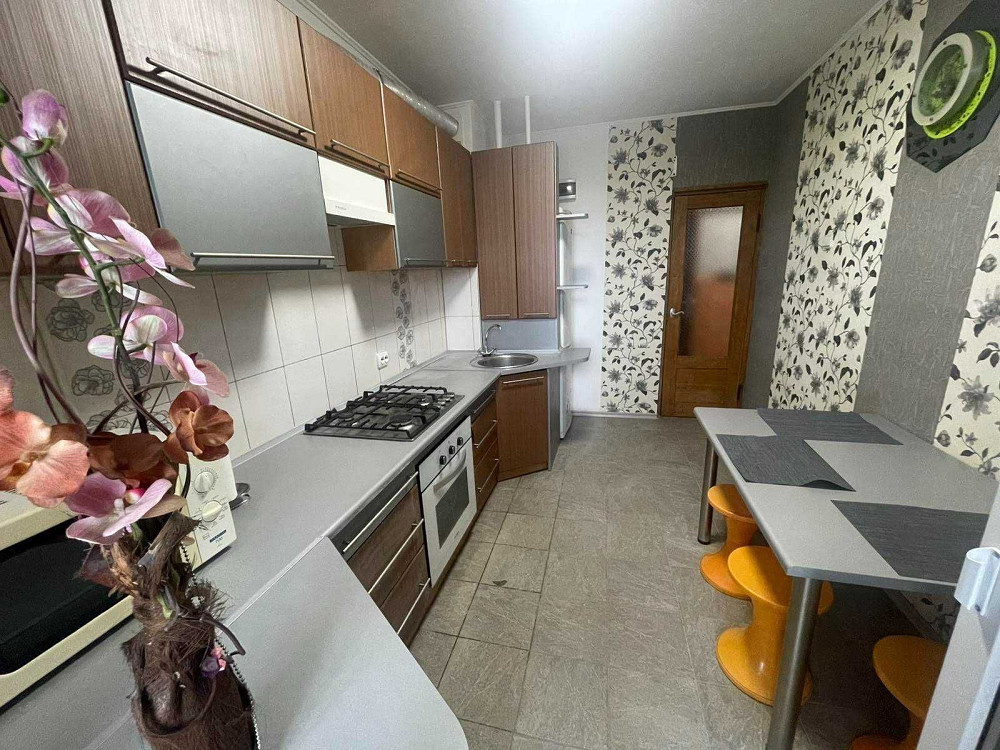 ПРОДАЄТЬСЯ 3-к простора квартира з ремонтом та меблями. Рівне - зображення 1