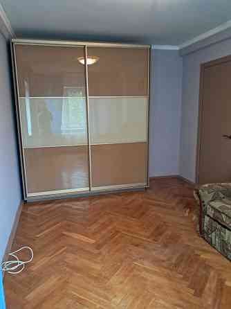 Затишна квартира в гарному стані на Дарницькій плоші Київ