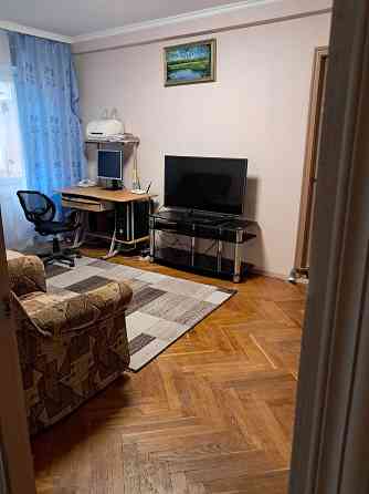 Затишна квартира в гарному стані на Дарницькій плоші Київ