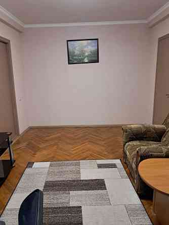 Затишна квартира в гарному стані на Дарницькій плоші Київ