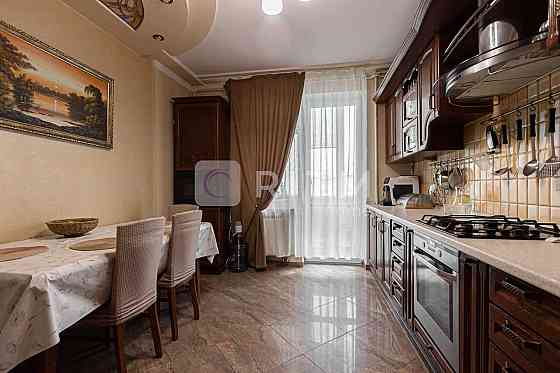 2-к. квартира з і/о, паркінгом та ремонтом за вул. Плугова Львов