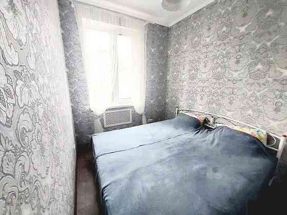 Світла євродвушка з великою вітальнею, балконом в сосновому лісі. Ирпень