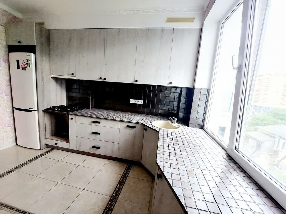 Світла євродвушка з великою вітальнею, балконом в сосновому лісі. Ирпень - изображение 2