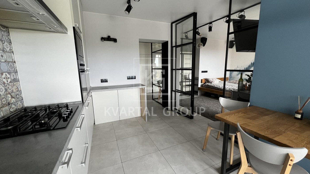 ЦЕНТР міста! Біля Парку! Квартира  Ремонтом 52м.кв. Ирпень - изображение 2