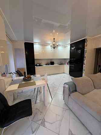 Продаж 2х кімн. квартири + кухня-студія (30м кв) та двома паркомісцями Львів