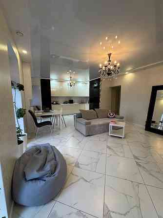 Продаж 2х кімн. квартири + кухня-студія (30м кв) та двома паркомісцями Львів