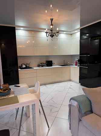 Продаж 2х кімн. квартири + кухня-студія (30м кв) та двома паркомісцями Львів