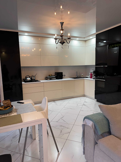 Продаж 2х кімн. квартири + кухня-студія (30м кв) та двома паркомісцями Львів - зображення 2