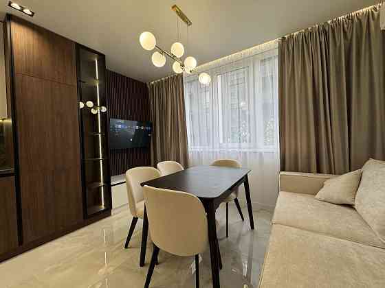 Стильна,простора однокімнатна неподалік парку Вул Нац.Гвардіцї Ивано-Франковск