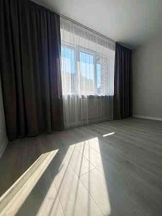 Продам 2 кімнатну на другому поверсі по Корольова 