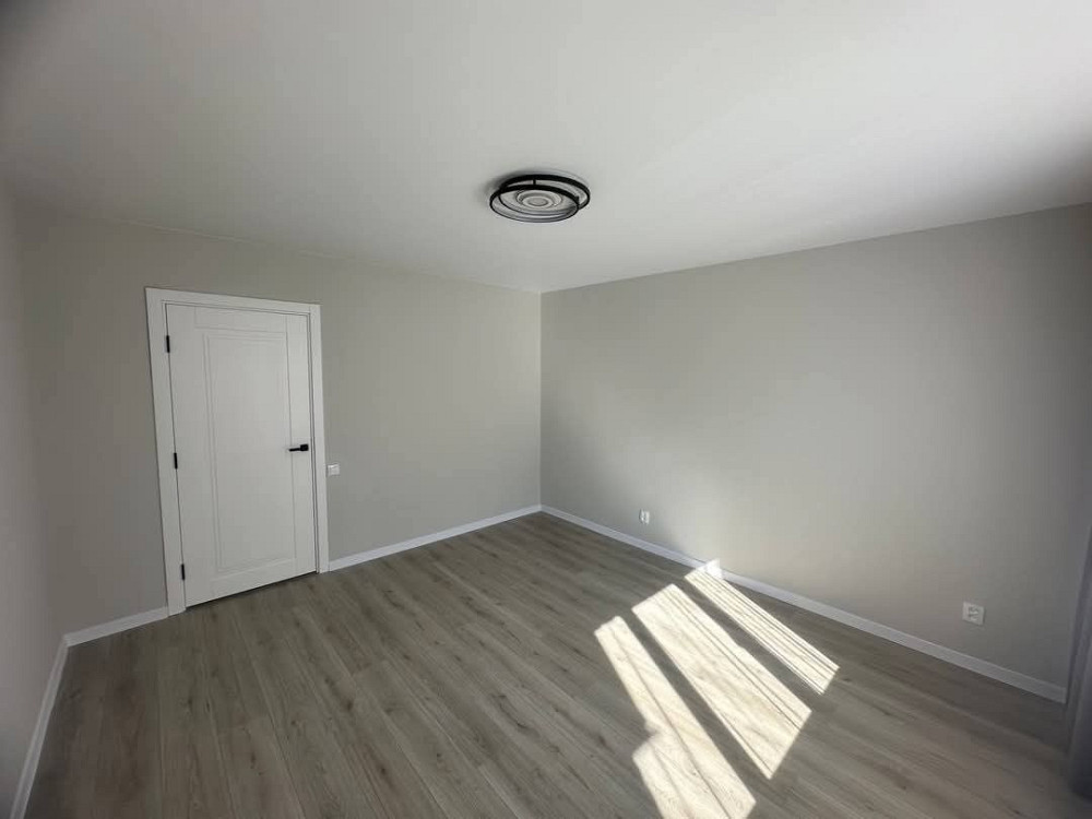 Продам 2 кімнатну на другому поверсі по Корольова  - изображение 8