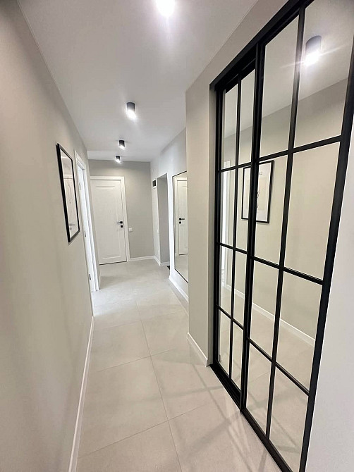 Продам 2 кімнатну на другому поверсі по Корольова  - изображение 1