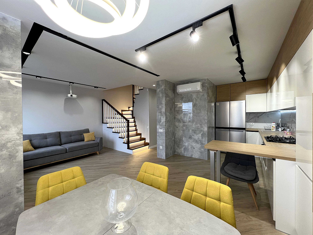 Оренда сучасної 2-х рівневої квартири із 2 спальнями, ЖК Семицвіт Львів - зображення 1