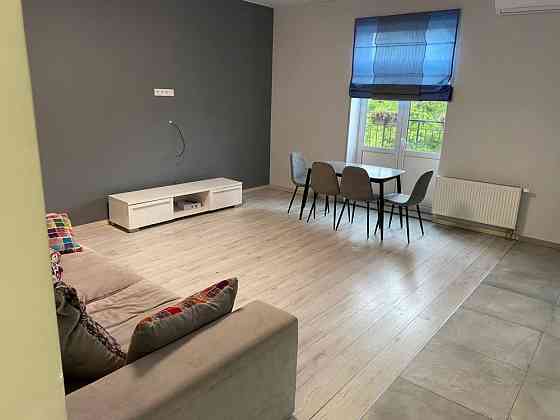 Квартира 100 м² , закрита територія, 2 паркомісця Київ